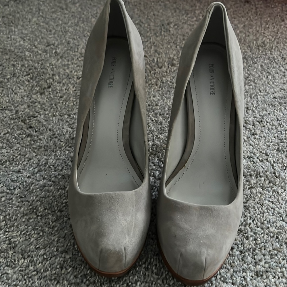 Pour la Victoire stacked heels mint condition